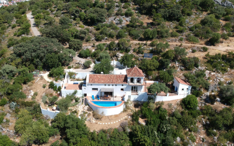 Excelent location with views and walking distance to village